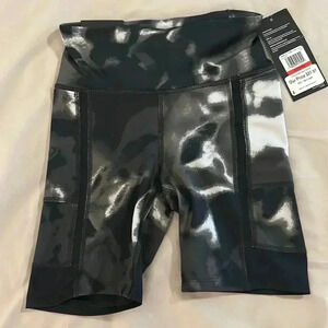 NWT women’s under armour bike shorts fitted high rise half tight size XS